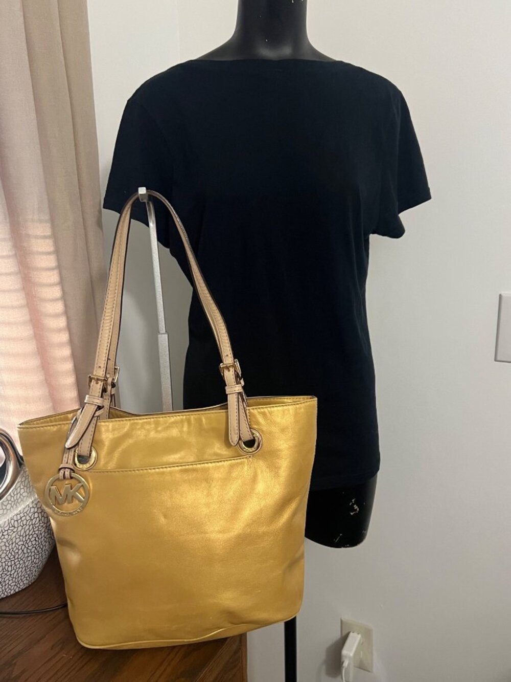 Michael Kors Metallic Gold Tote Shoulder Bag With Adjustable Straps & MK Charm - Picture 2 of 8